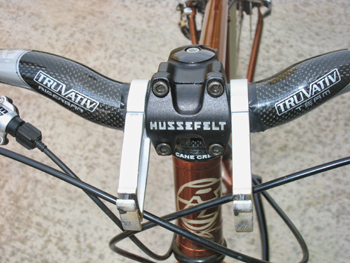 Picture of Arkel Small Handlebar Bag mounting brackets for Peter Free's review of the bag.